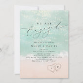 Moderne Skriptanhöre in der Sand Beach Verlobung Einladung (Vorderseite)