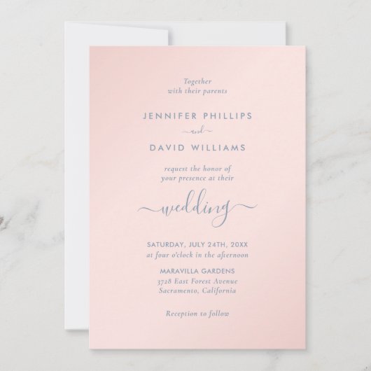 Moderne Skriptdusty Blue and Blush Wedding Einladung (Vorderseite)