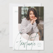 Moderne Skripte Abschluss grün zwei Foto Abschluss Ankündigung (Vorderseite)