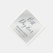 Moderne Skripte Navy Blue und Silver Wedding Serviette (Ecke)