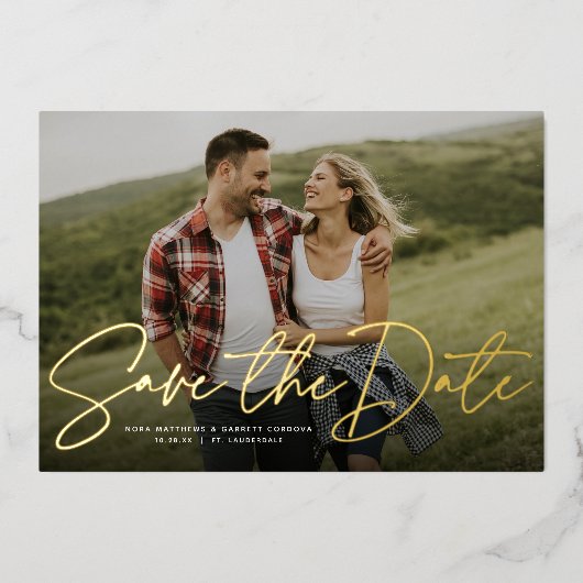 Moderne Skripte trendy ein Foto Save the Date Folieneinladung (Vorderseite)