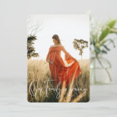 Moderne Skriptfamilie wächst die Schwangerschaft d Ankündigung (Stehend Vorderseite)