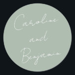 Moderne Skripthandschrift Hochzeit Dusty Sage Runder Aufkleber<br><div class="desc">Modernes Script Handwriting Wedding Boho Dusty Sage Green Classic Round Sticker</div>