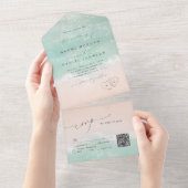 Moderne Skriptherzen im Sand Beach Hochzeit All In One Einladung (Abreißen)