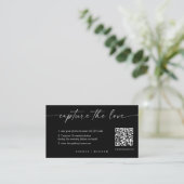 Moderne SkriptWedding Capture the Liebe QR Code Begleitkarte (Stehend Vorderseite)