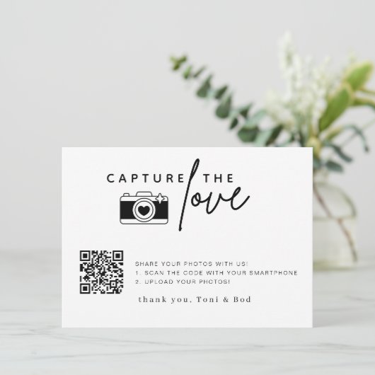 Moderne SkriptWedding Capture the Liebe QR Code Begleitkarte (Stehend Vorderseite)