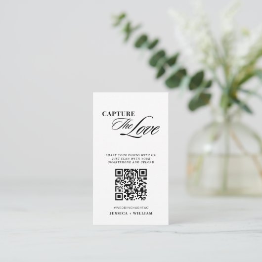 Moderne SkriptWedding Capture the Liebe QR Code Begleitkarte (Stehend Vorderseite)