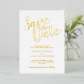 Moderne SkriptWedding Save the Date Gold Folieneinladung (Stehend vorne)