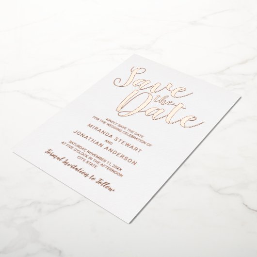 Moderne SkriptWedding Save the Date Rose Gold Folieneinladung (Gedreht)