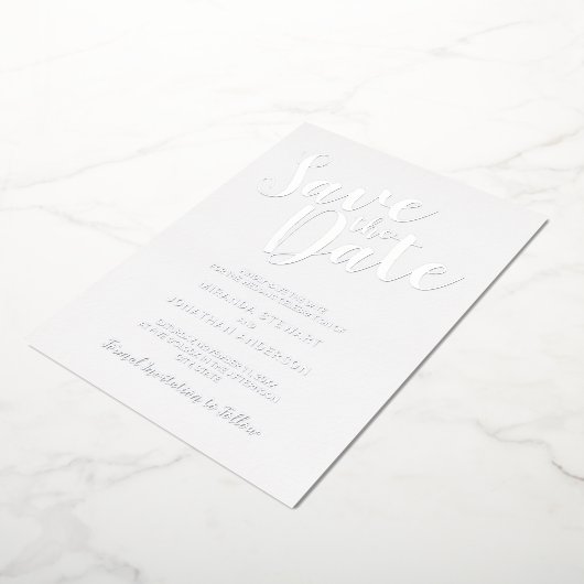 Moderne SkriptWedding Save the Date Silver Folieneinladung (Gedreht)