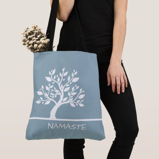 Moderne Sky Blue Elegante Klassische Tree YOGA Tra Tasche (Von Nahem)