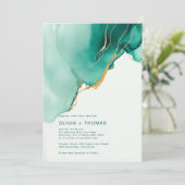 Moderne Smarald Green Gold Waves Beach Wedding Einladung (Stehend Vorderseite)