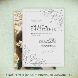 Moderne Smokey Black Foliage Kontur Foto Hochzeit Einladung