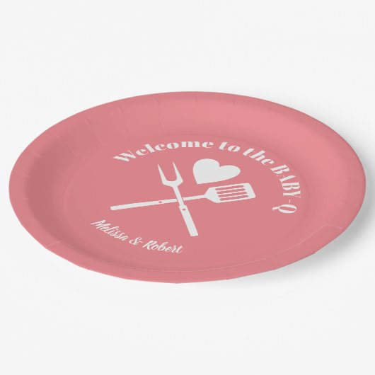 Moderne Solid Pink BABY-Q Baby Shower GRILLEN Pappteller (Schrägansicht)