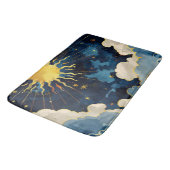 Moderne Sonnenstrahlen und blaue Wolken Badematte (Schrägansicht)