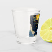 Moderne Sonnenstrahlen und blaue Wolken Schnapsglas (Links)