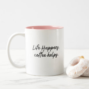 Moderne Spaß Trendy Typografie Leben passiert Spru Zweifarbige Tasse