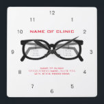 Moderne Spektakel und Augendiagramme für die Augen Quadratische Wanduhr<br><div class="desc">Eine klinische Wanduhr mit Zahlen,  die ein Paar Lesebrille mit einer Sehkarte in der Reflektion der Linsen enthalten. Passen Sie den Namen Ihrer Augenklinik an. Ideal für Augenoptometristen und Augenärzte.</div>