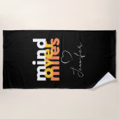 Moderne Sportmotivation muftig farbenfrohe Typogra Strandtuch (Vorderseite)