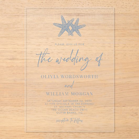 Moderne Starfish Beach Script Dusty Blue Wedding Acryleinladungen (Vorderseite)