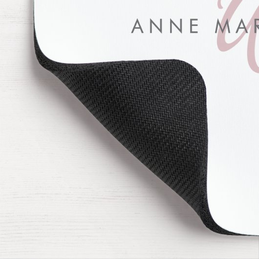 Moderne Staub-Lila-Script-Monogramm Mousepad (Ecke)