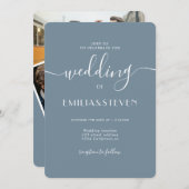 Moderne staubblaue Foto-Initialen Hochzeit Einladung (Vorne/Hinten)