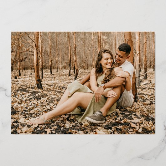 Moderne, stilvolle 2-Foto Hochzeitsfoil Einladung (Rückseite)