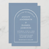 Moderne, stilvolle Arch Dusty Blue Wedding Einladung (Vorne/Hinten)
