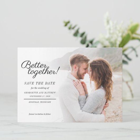 Moderne, stilvolle Foto Script Wedding Save The Date (Stehend Vorderseite)