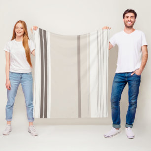 Moderne, stilvolle hellbraune Pastellfarbe Fleecedecke