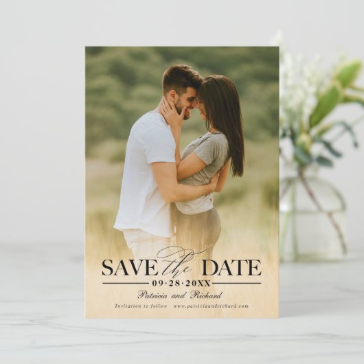 Moderne, stilvolle Hochzeit spart das Date-Foto Einladung (Stehend Vorderseite)