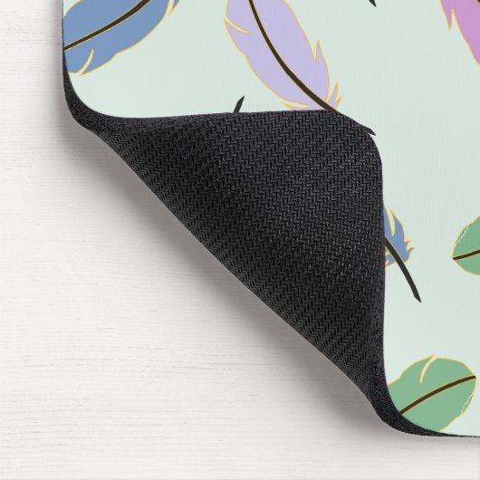 Moderne, stilvolle Pastel Blue Feathers Pattern Mousepad (Ecke)