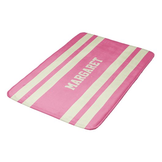 Moderne stilvolle rosa weiße Monogramm-Name  Badematte (Schrägansicht)