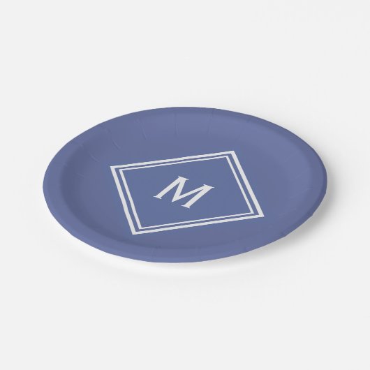 Moderne, stilvolle Slate Blue Custom Monogram Pappteller (Schrägansicht)