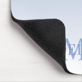 Moderne stilvolle staubblaue Monogramm-Glitter Mousepad (Ecke)