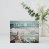 Moderne Strandlandschaft Save the Date Postkarte (Stehend Vorderseite)