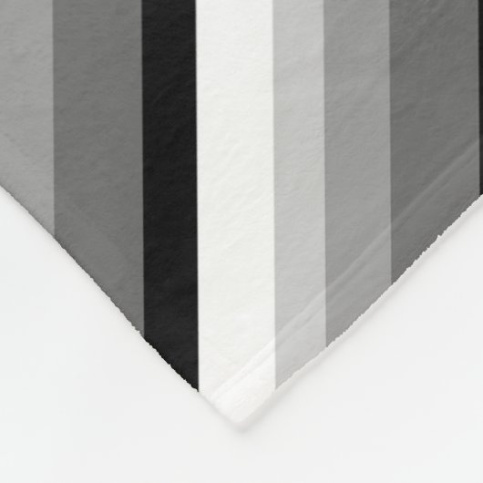 Moderne Streifen in Schwarz, Weiß und Grau - cool Fleecedecke (Ecke)