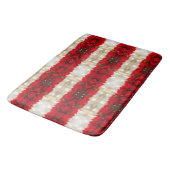 Moderne Streifen, rote Poinsettien und weiße Licht Badematte (Schrägansicht)