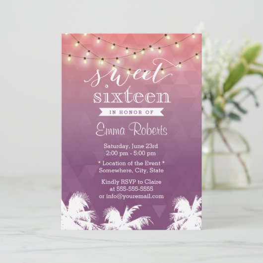 Moderne String Lights & Palm Trees Sweet 16 Einladung (Stehend Vorderseite)