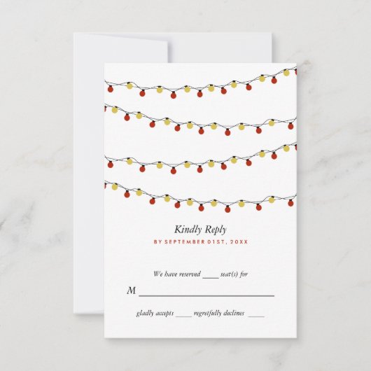 Moderne String Lights, Red & Gold Wedding RSVP Karte (Vorderseite)