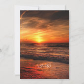 Moderne String Lights Summer Sunset Beach Hochzeit Einladung (Rückseite)