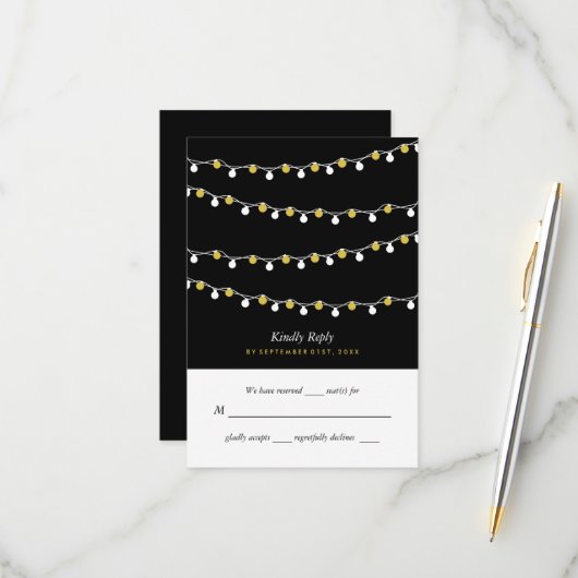 Moderne String Lights, White & Gold Wedding RSVP Karte (Vorderseite/Rückseite Beispiel)