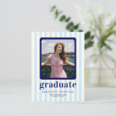 Moderne Stripes Navy Blue Foto Graduation Party Postkarte (Stehend Vorderseite)