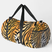 Moderne Stripte Tigerfelle Print big cats feline a Duffle Bag (Rechte Ecke)