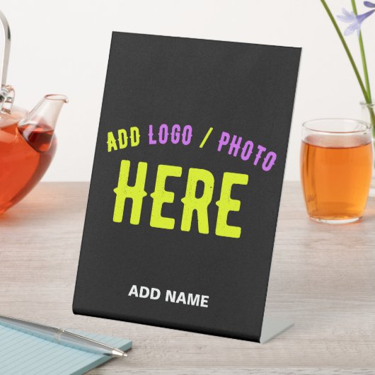 MODERNE, STYLISCH ZOLLBARE, SCHWARZE VERIFIZIERTE SOCKELSCHILD (In Situ)