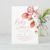 Moderne Sweet Berry Baby Dusche Erdbeere Invita Einladung (Stehend Vorderseite)