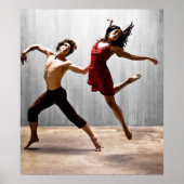Moderne Tänzer für Männer und Frauen in rotem Klei Poster (Vorne)