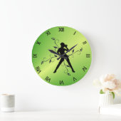 Moderne Tanzgrün und schwarze Zahlen Große Wanduhr (Zuhause)