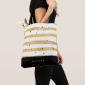 Moderne Tasche mit goldgestreiftem und schwarzem P (Von Nahem)