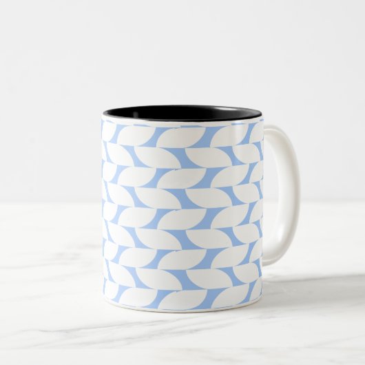 Moderne Tasse mit blau-weiß geometrischer Kaffeema (VorderseiteRechts)